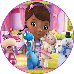 Cialda per torta DOTTORESSA PELUCHE decorazione alimentare senza glutine personalizzazione grafica inclusa topper cake design (formato rotondo) img 2